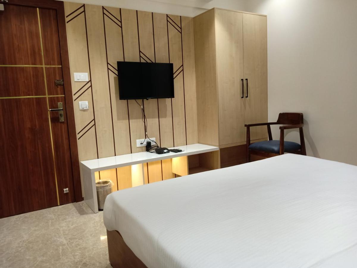 Hotel Suvarnam Residency Ахмеднагар Номер фото